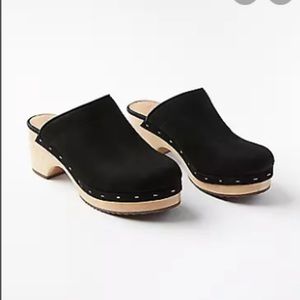 Ann Taylor Loft Black Suede Clogs in size 7.5 never worn